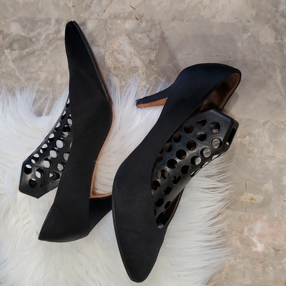 Yves saint laurent black  satin heel pumps slipon shoes size 7.5M - Picture 3 of 16